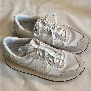 Like New New Balance 237  Cream and White Running Shoes